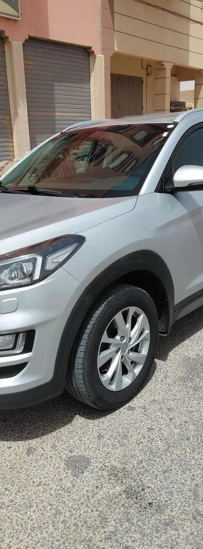 je me vendre un tucson 2020 bon état premier man  
