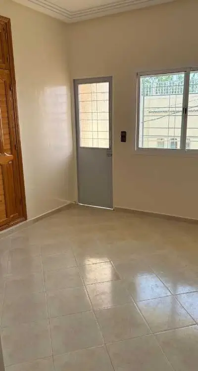 شقة للإيجار بطريق عين الشقف