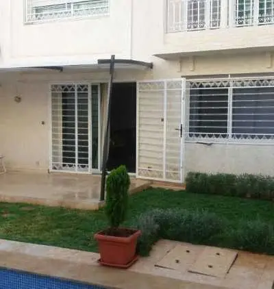 Villa haut standing avec piscine de 3 niveau
