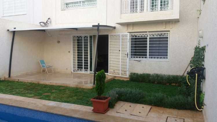 Villa haut standing avec piscine de 3 niveau