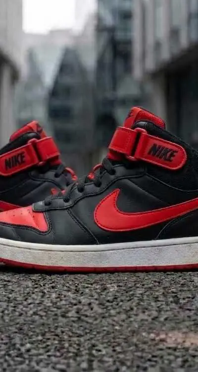 Sneakers Nike Mid à vendre..