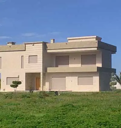Ferme de 2 hectares avec villa de luxe de 470 m² à