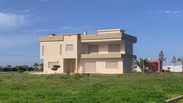 Ferme de 2 hectares avec villa de luxe de 470 m² à