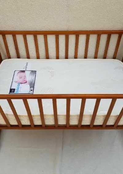 Balancelle Lit Berceau bébé bois massif et Matelas