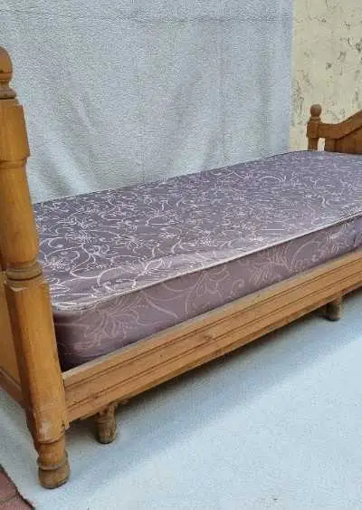 Matelas et Lit en bois Hêtre Massif سرير