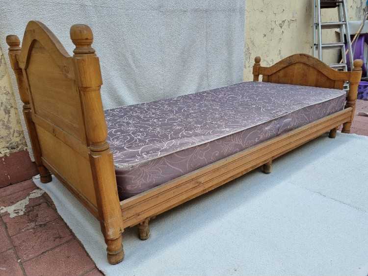 Matelas et Lit en bois Hêtre Massif سرير
