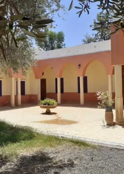 villa traditionelle,jardin, piscine titré