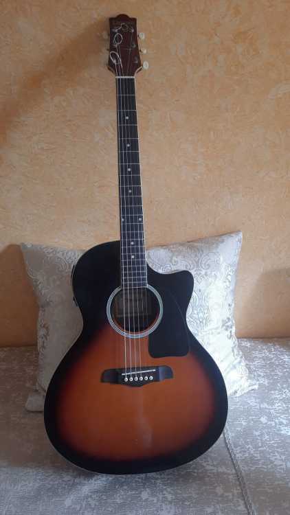 Guitare folk electro-acoustique