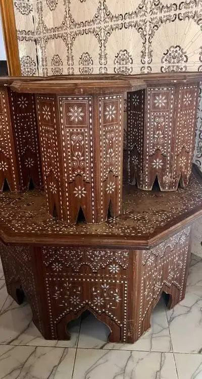 طابلة كبيرة مع 4 الكوانات ديالها
