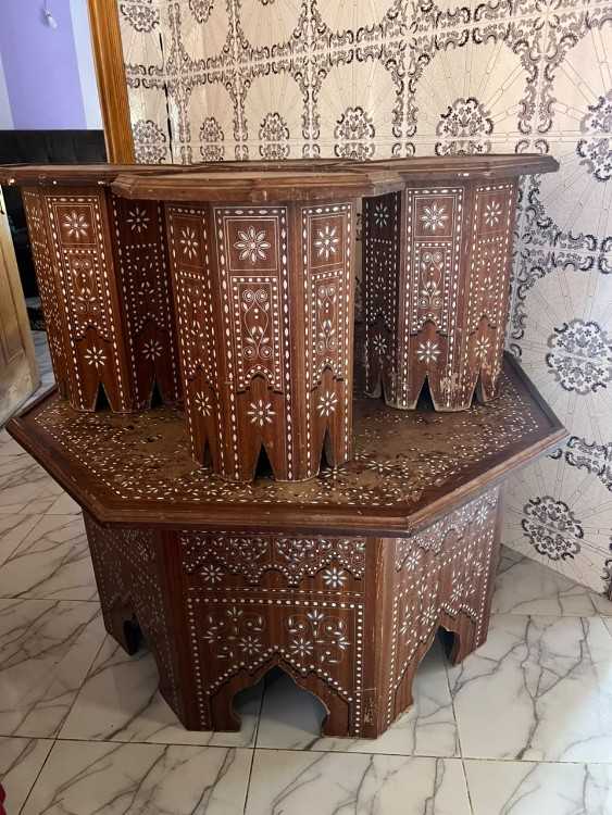 طابلة كبيرة مع 4 الكوانات ديالها