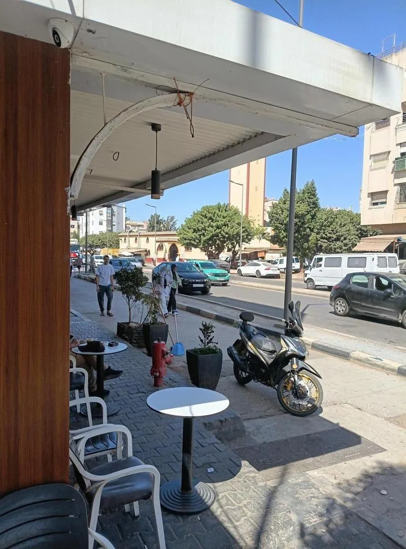 Local commercial 2 façades