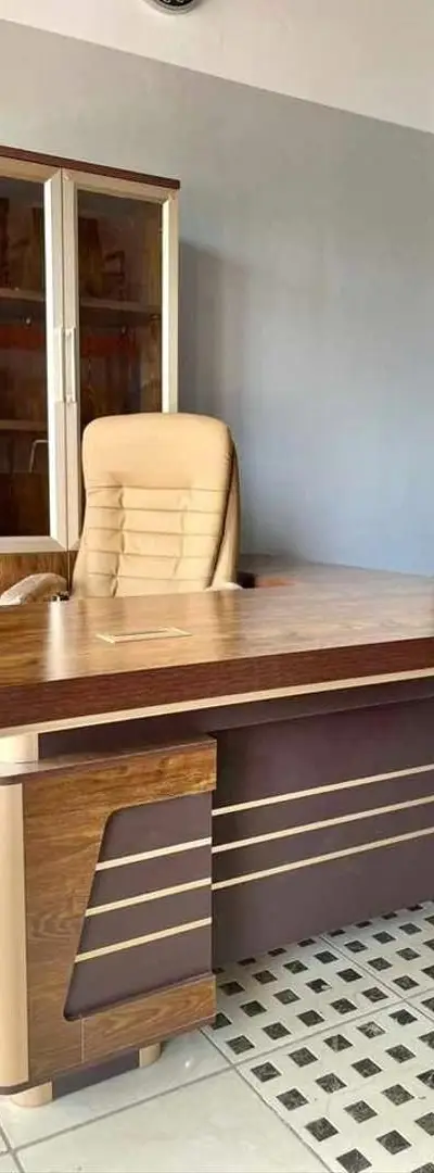 Bureau fonctionnel avec rangement