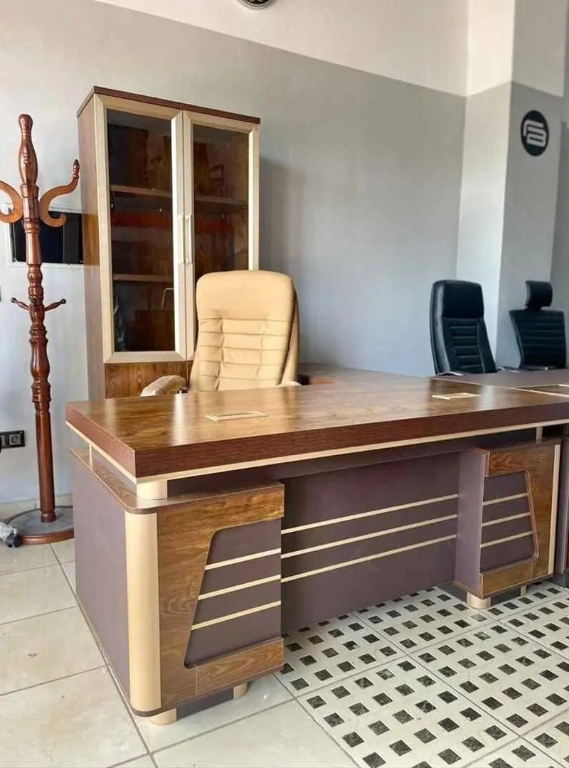 Bureau fonctionnel avec rangement