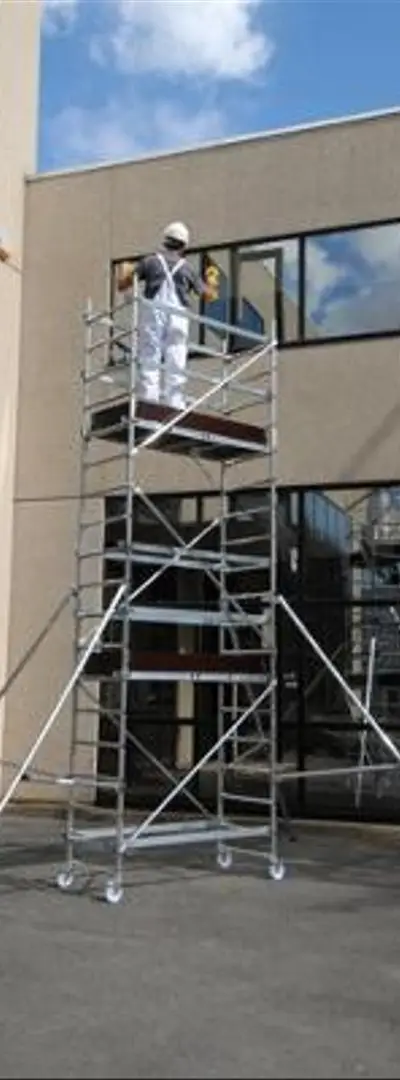 Échafaudage Aluminium Sécurisé et Robuste