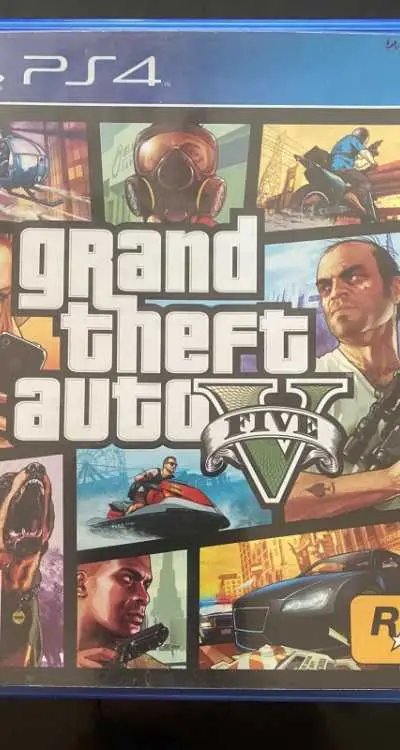 GTA 5 PS4 tres bonne etat
