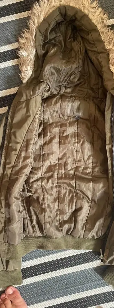 Veste pour enfants au design élégant et "doré".