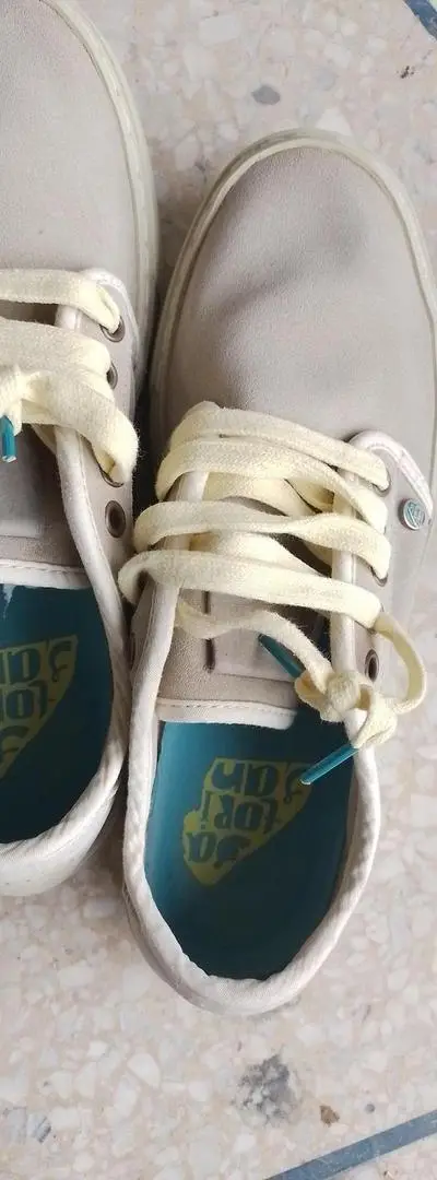 Vêtements et chaussures pour femmes