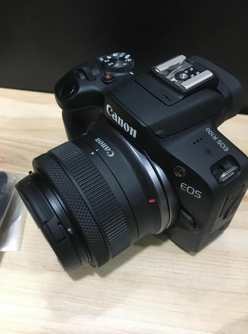 Canon Appareil R100 Avec RF18-45 mm etat Neuf
