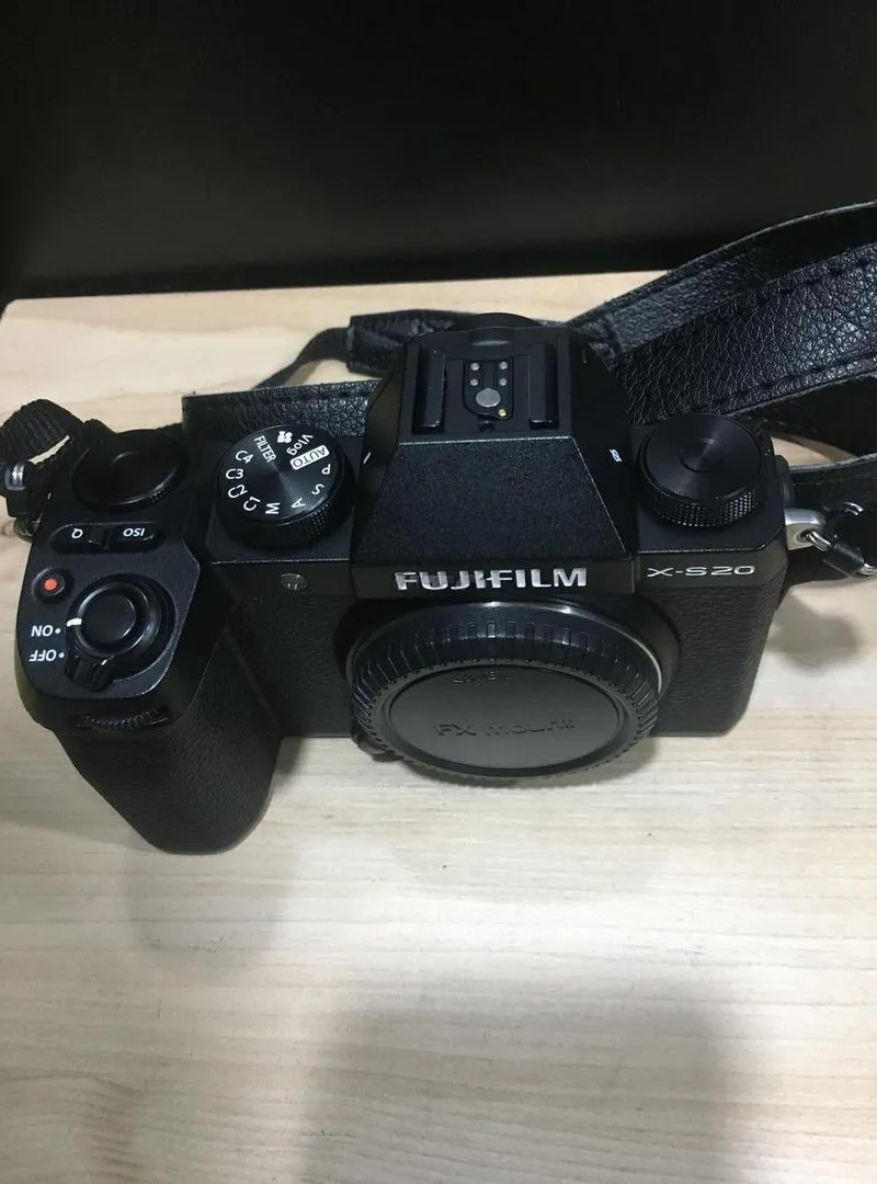 Appareil photo hybride Fujifilm X-S20 état Neuf