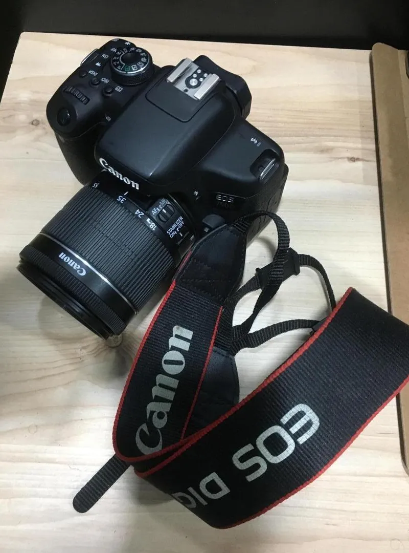 Reflex Canon 750D Objectif 18-55 mm État Neuf