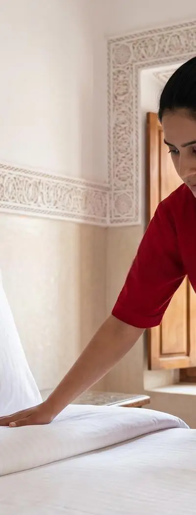 Femme de ménage philippine/asiatique