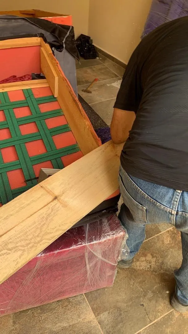 Rénovation complète de canapé – Travail sur mesure