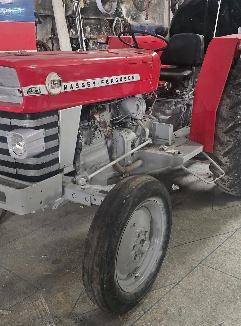 Tracteur Massey Ferguson 158 fruitier