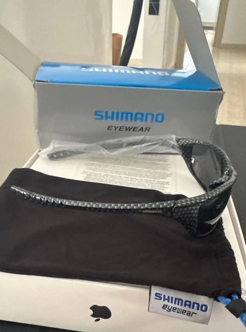 Lunettes et casquette Shimano