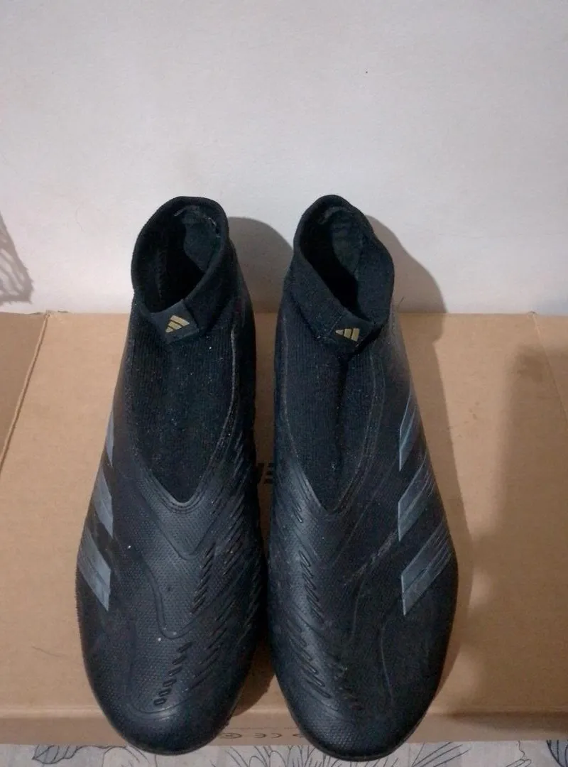 Godasses originales Adidas Predator
