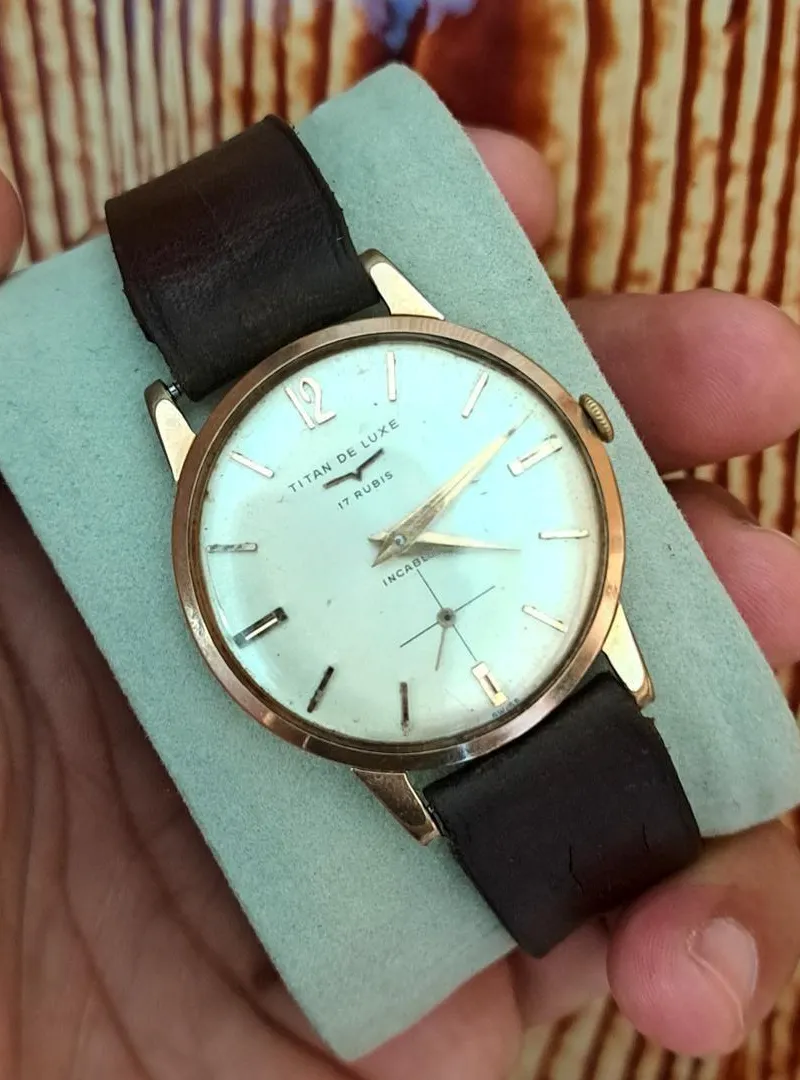 Montre Titan vintage originale propre