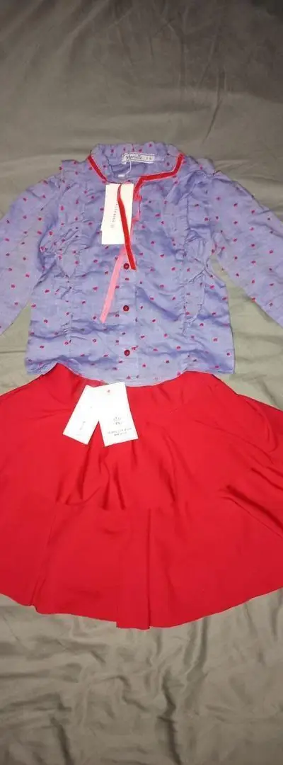 Tenue magnifique à prix raisonnable, encore avec étiquette