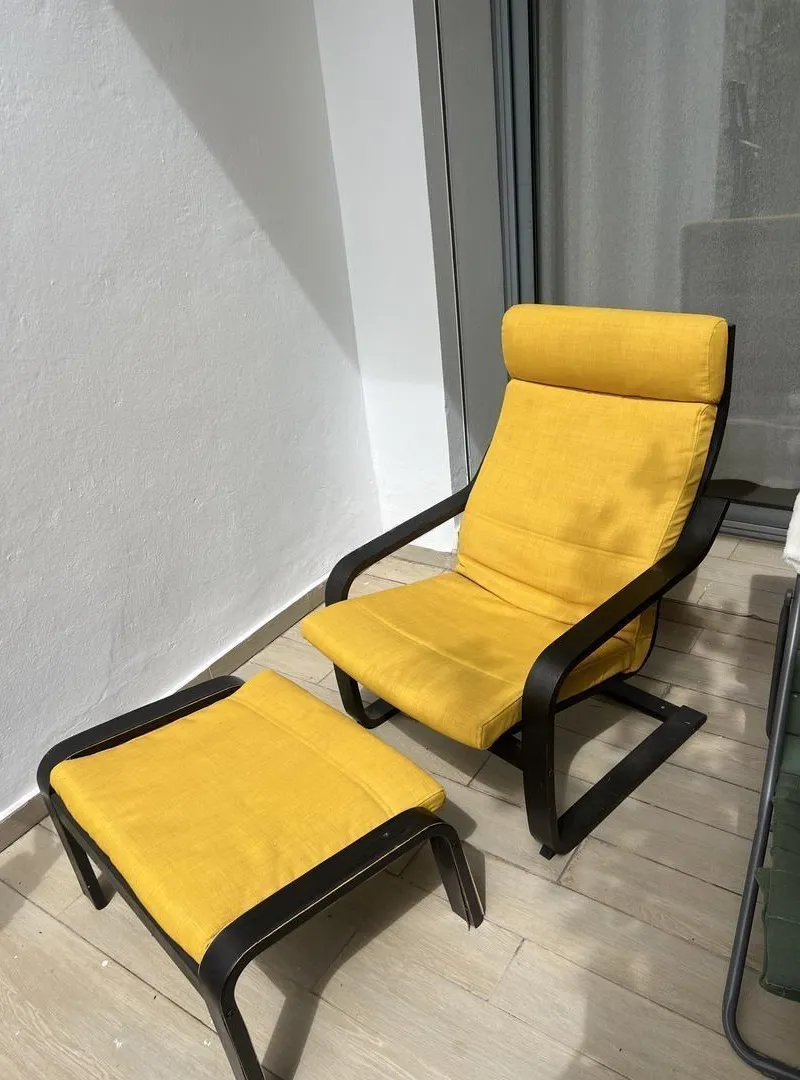 Fauteuil avec repose-pieds en très bon état