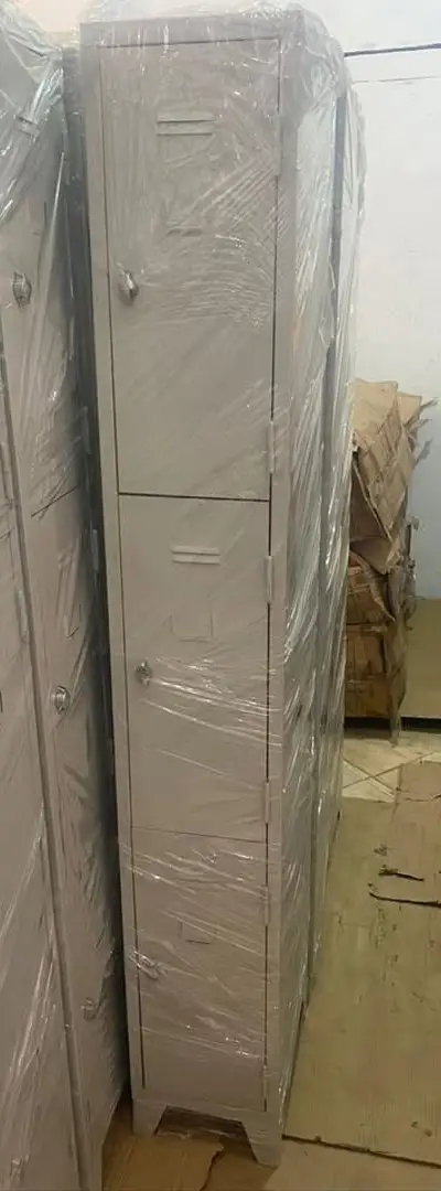 Vestiaire métallique pour usine