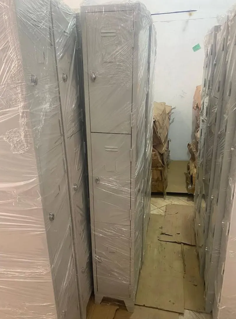 Vestiaire métallique pour usine