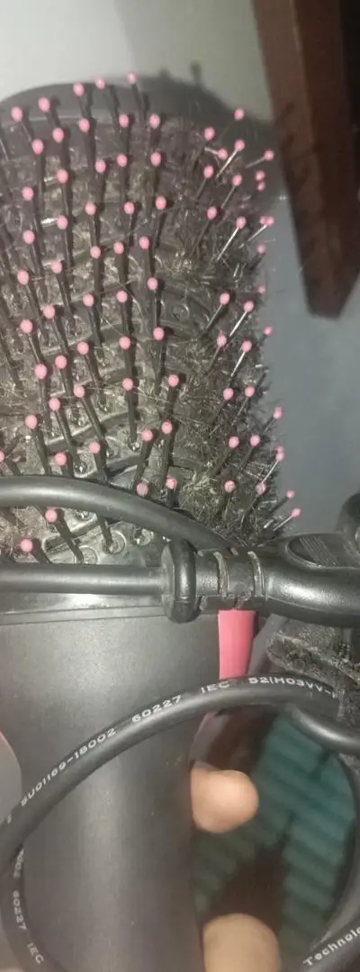 Peigne chauffant pour hydrater et faire briller les cheveux
