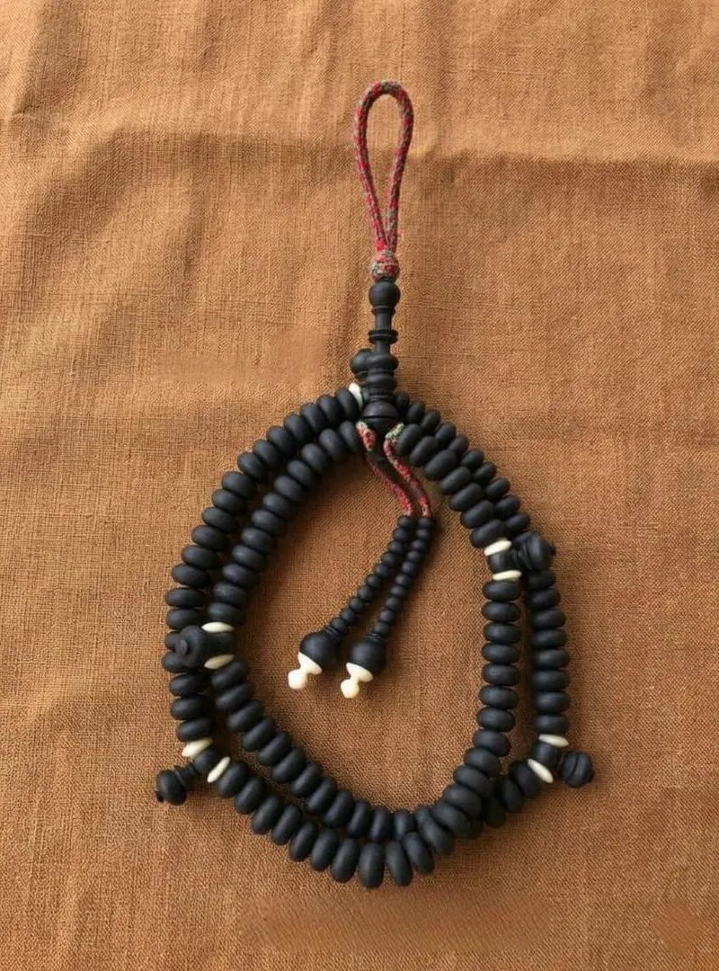 ✅️ Chapelet en bois d'olivier noir incrusté d'os de chameau📿