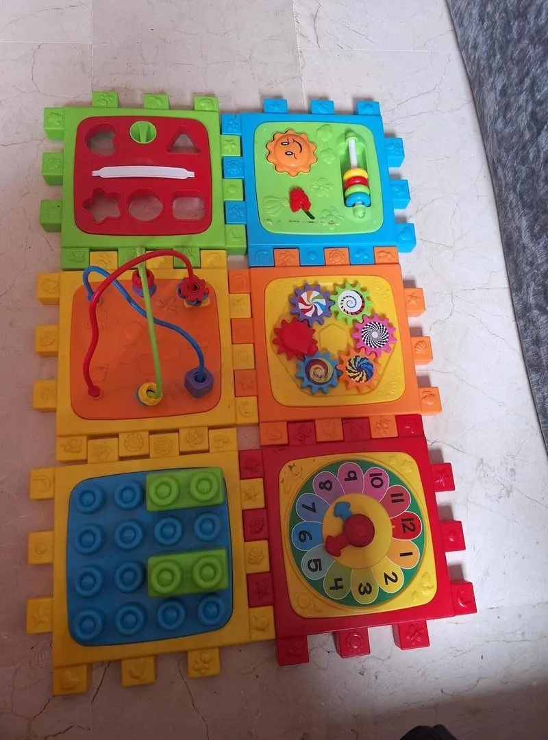 Cube d'activité bébé modulable