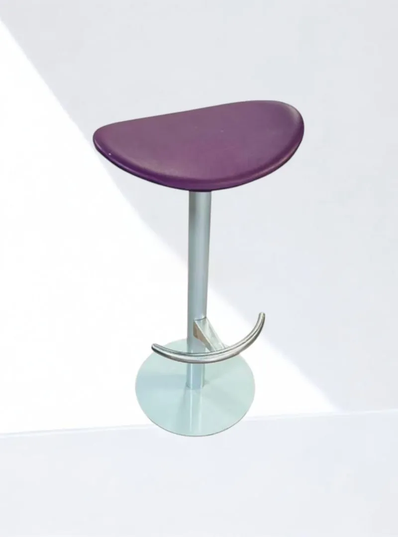 TABOURET DE BAR COMA SIMILI CUIR ET METAL VIOLET