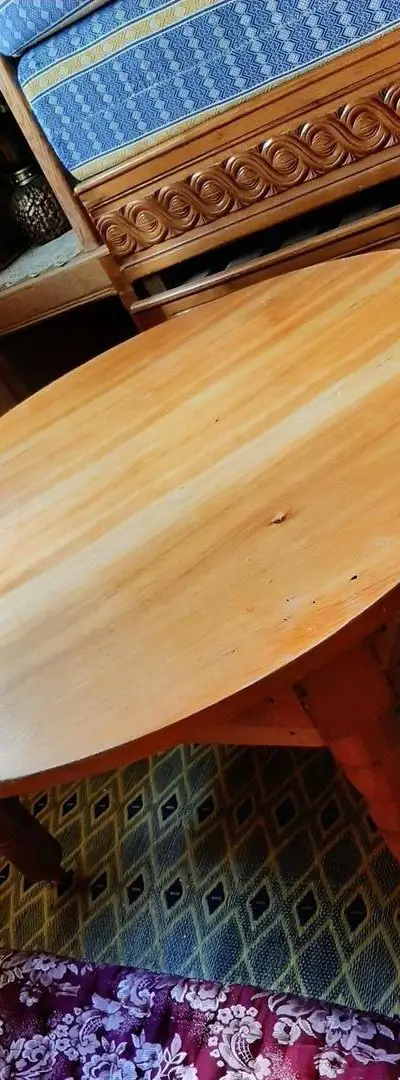 Table basse en bois ovale