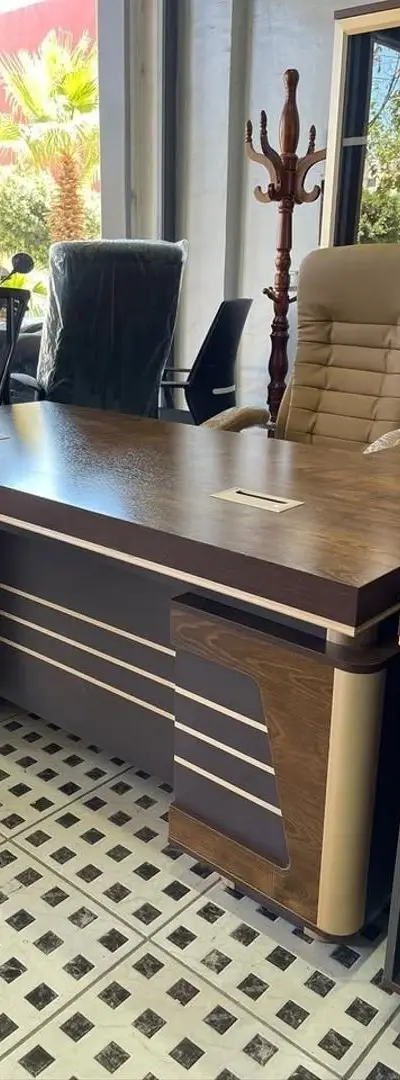 Bureau professionnel solide et durable