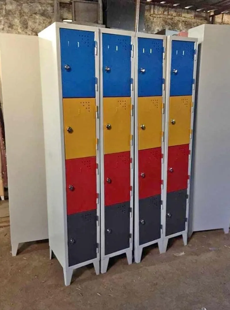 Vestiaire 2 portes monobloc en stock
Armoire