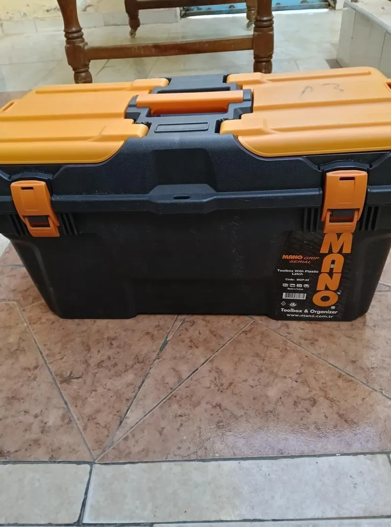 Caisse matériel pêche ou bricolage