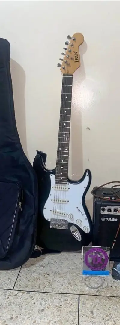 Guitare électrique avec tout ce qu'il faut