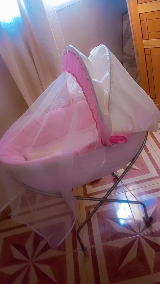 Lit bébé en excellent état, contactez-moi si vous êtes intéressé