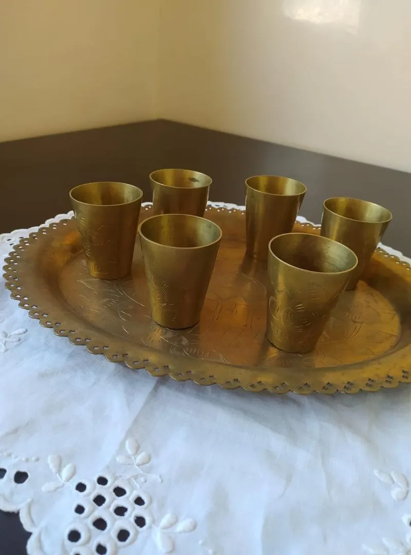 Plateau avec 6 verres en cuivre