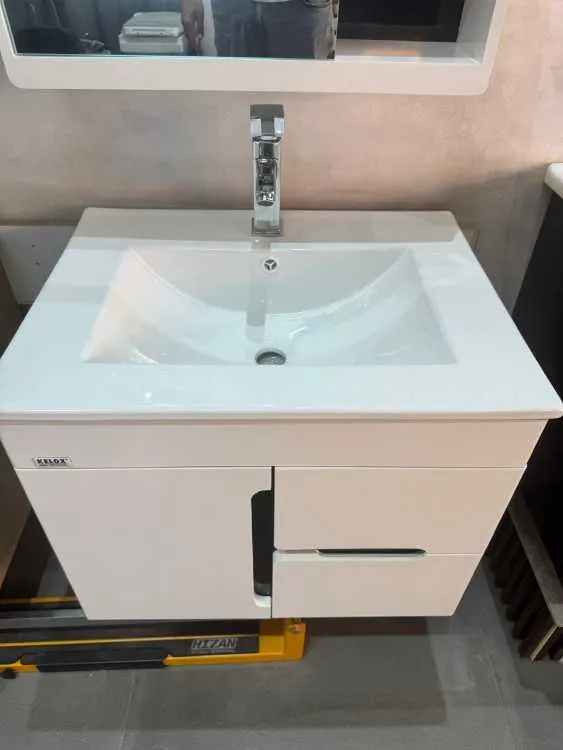 Meuble salle de bain en pvc avec placard et éclair