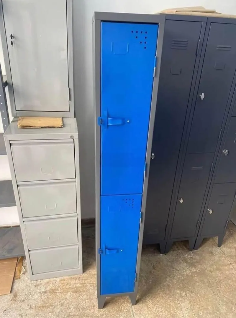 Vestiaire métallique avec casiers