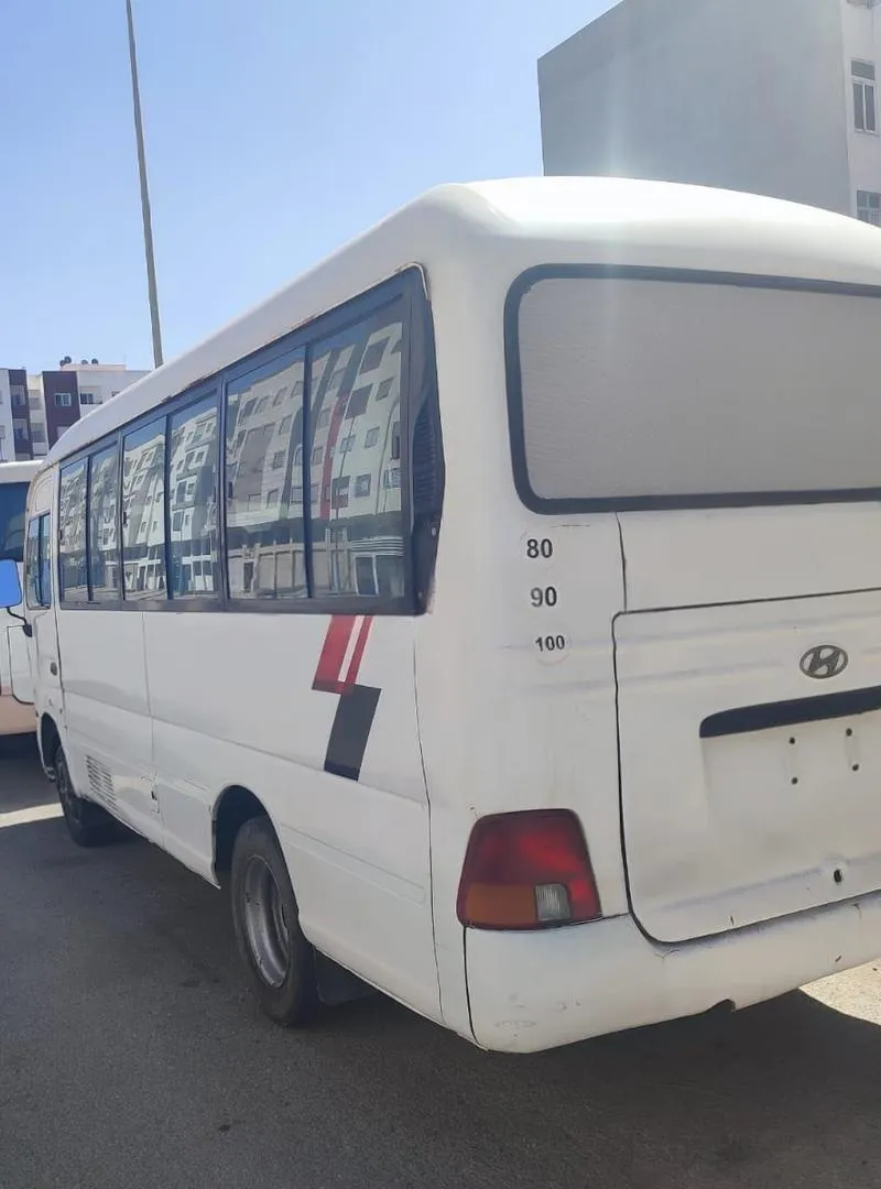 Minibus Hyundai, modèle 2008