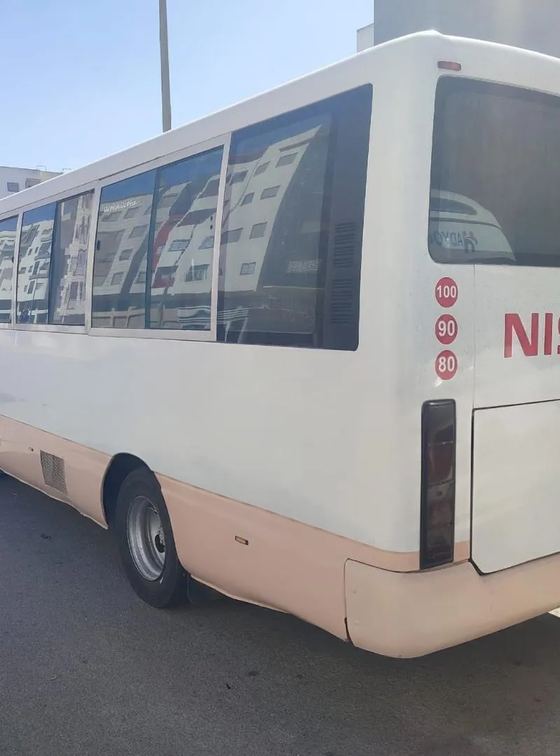Minibus Nissan, modèle 2008