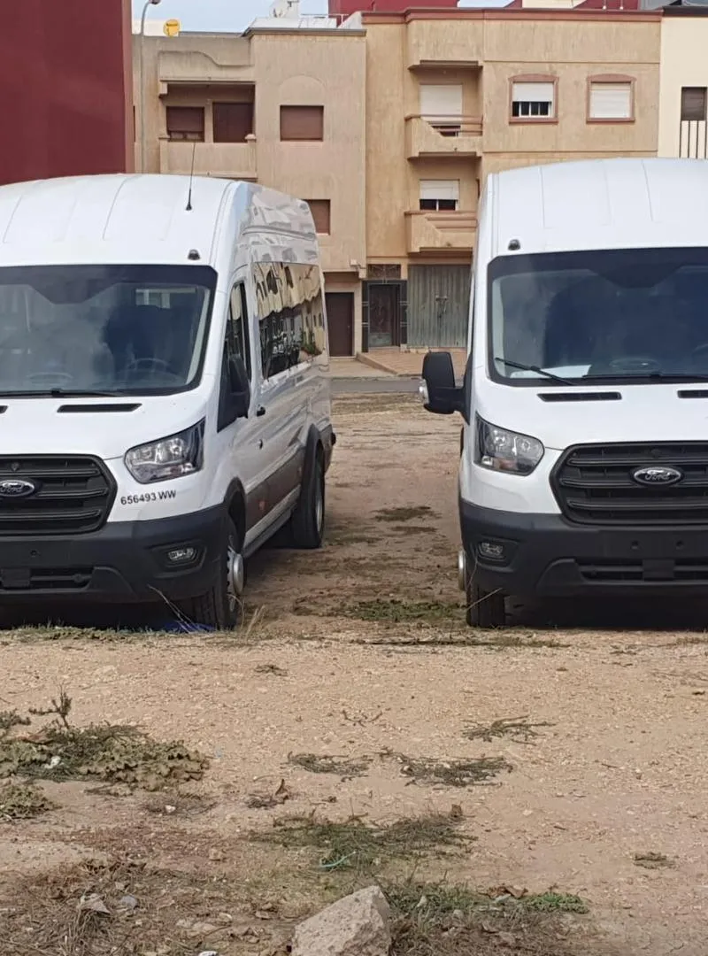 3 minibus Ford, modèle 2020